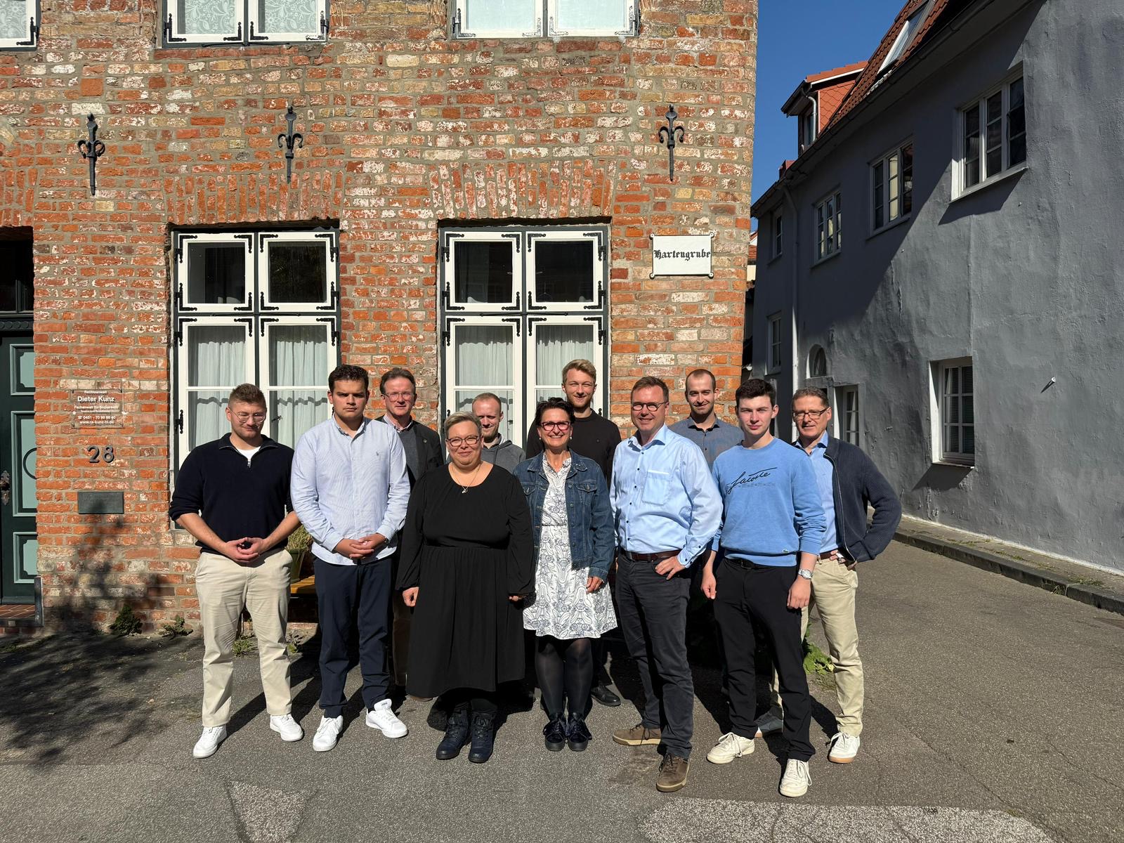 Gruppenfoto (von links): Niklas Kaufmann, Tristan Rao, Ulf Hansen, Mandy Gemander, Max Manegold, Heike Stegemann, Yannick Bethmann, Daniel Kerlin, Ben Schäfer, Ferdinand Loges und Thorsten Fürter (es fehlt Dr. Ulrike Klees).